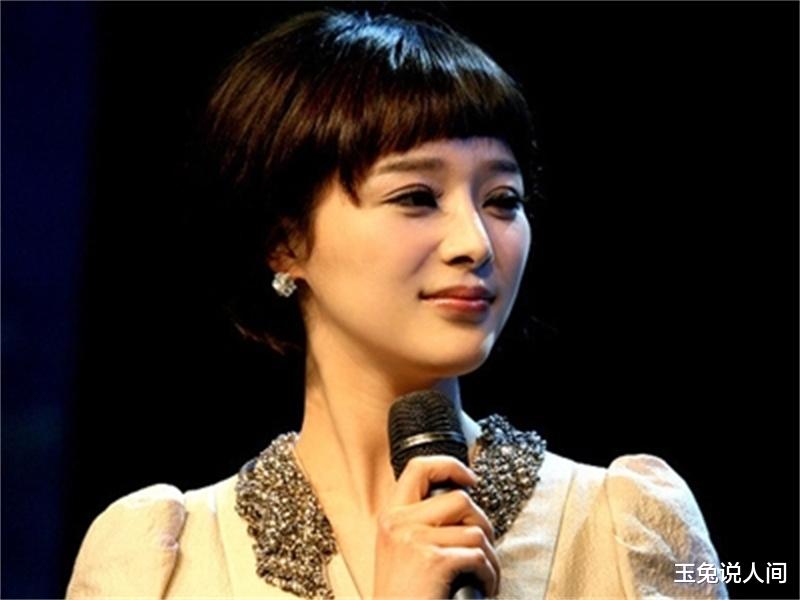 胡蝶|“央视美女主持”胡蝶:嫁大12岁的导演,孕期分居,7年后怎样了