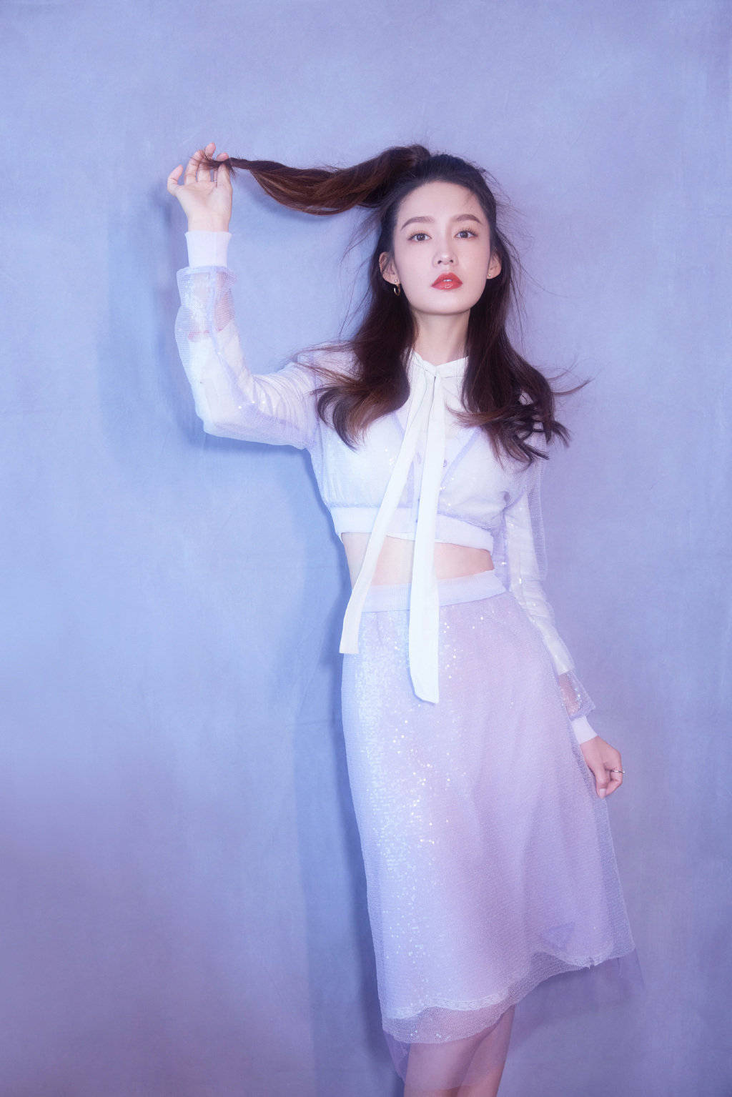 李沁|李沁穿露腰纱裙 清新飘逸仙气十足
