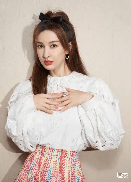 吴昕|装傻十几年的吴昕才是真正的大佬，别在拿豆包不当干粮了