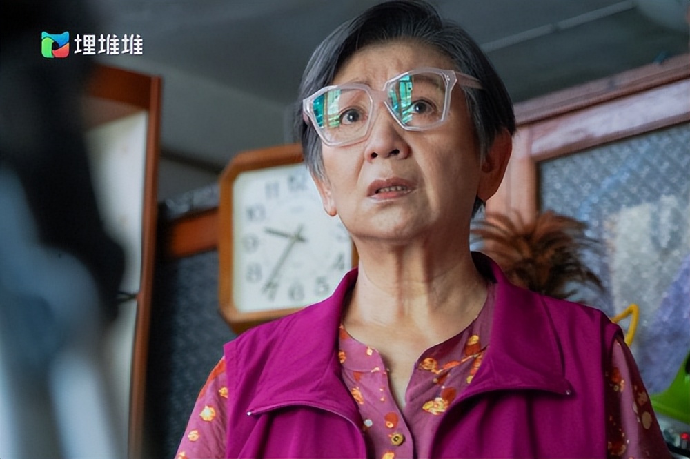 鲍起静|TVB台庆剧《上车家族》口碑收视双丰收！鲍起静再次贡献“神演技”