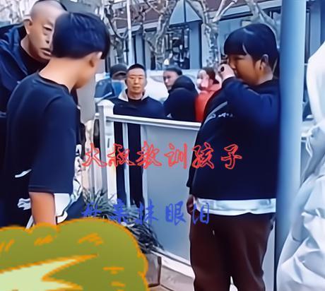 云南:儿子当众辱骂和扇母亲耳光,母亲直抹眼泪,结局令人舒适