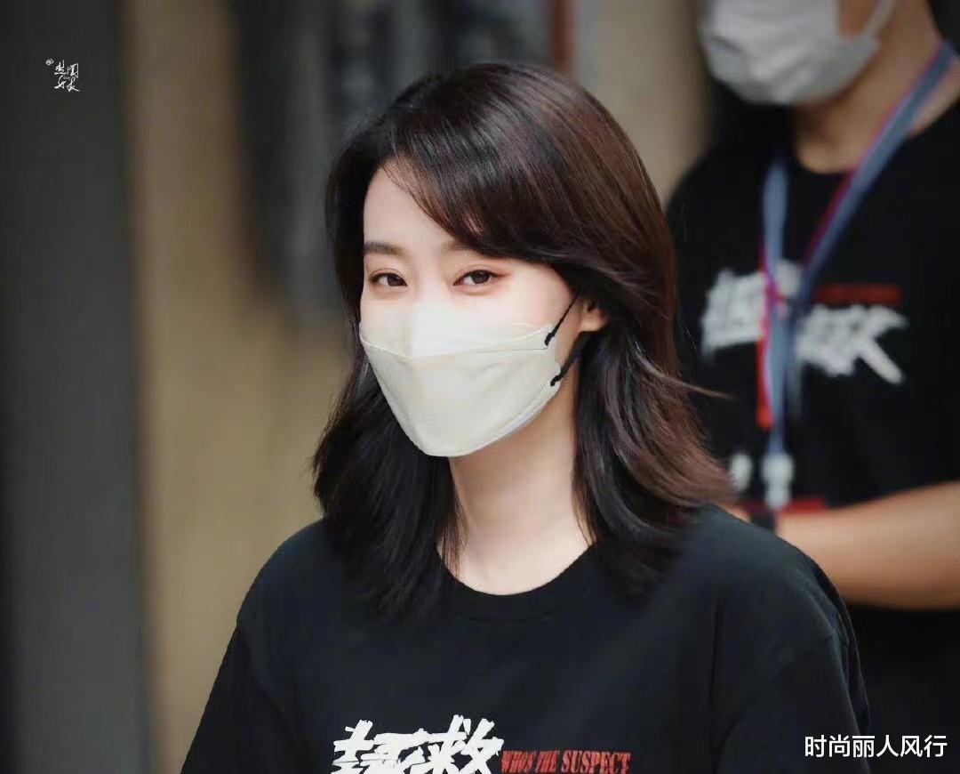 张小斐|张小斐新片高调开机!大咖给她做配角排场真大,她穿衣更时尚了