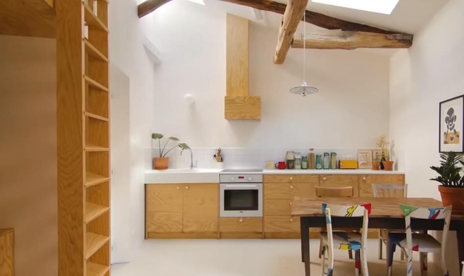 情侣买下24平公寓,改造成超美超温馨的家,邻居看了都羡慕