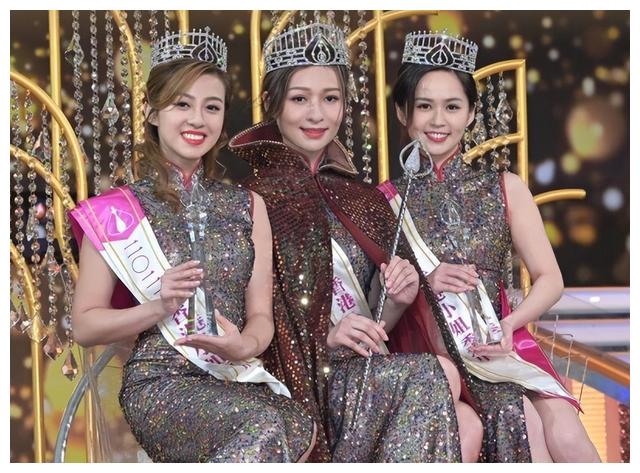 香港小姐|2022年港姐季军梁超怡！童星出道与梁朝伟搭戏，身上共有三处刺青