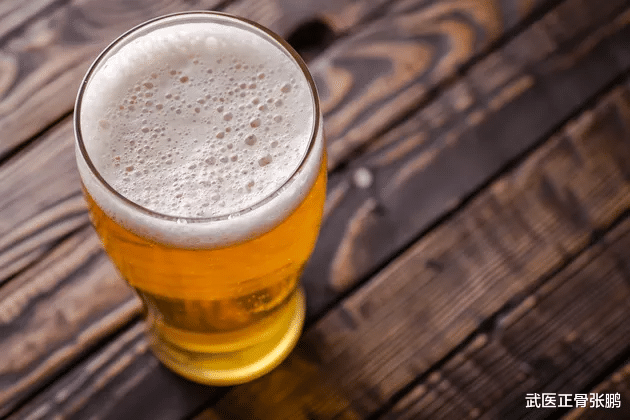 衰老|“喝白酒”和“喝啤酒”,哪个对身体伤害大?建议男性来了解一下