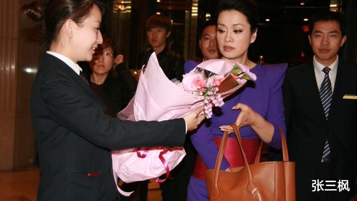 毛阿敏|解直锟病逝9个月了,留下260亿遗产,遗孀毛阿敏的选择令人泪目