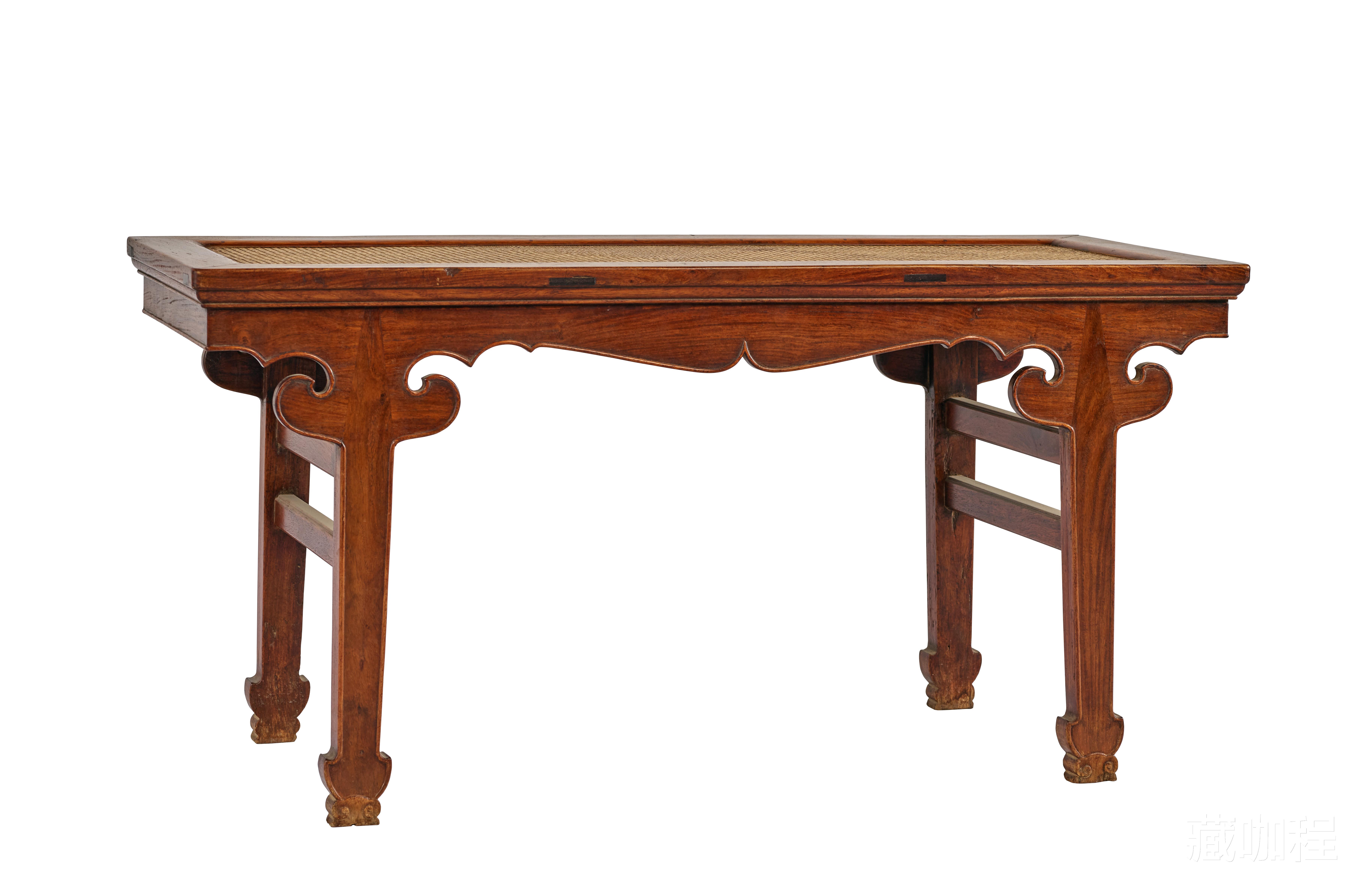 |插肩榫、洼堂肚、仰俯云,黄花梨案型春凳少见而特别