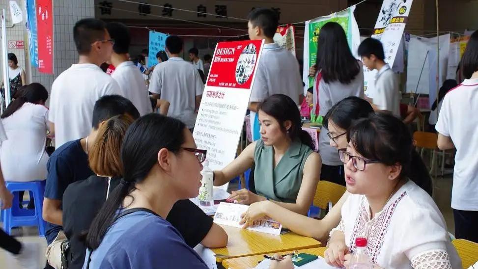 南京|职校生求职：满满的简历，一堆荣誉证书，还不如一张本科文凭值钱