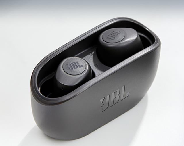 蓝牙耳机|JBL良心发现？旗下W100TWS蓝牙耳机大降价？入手时机真的来了吗？
