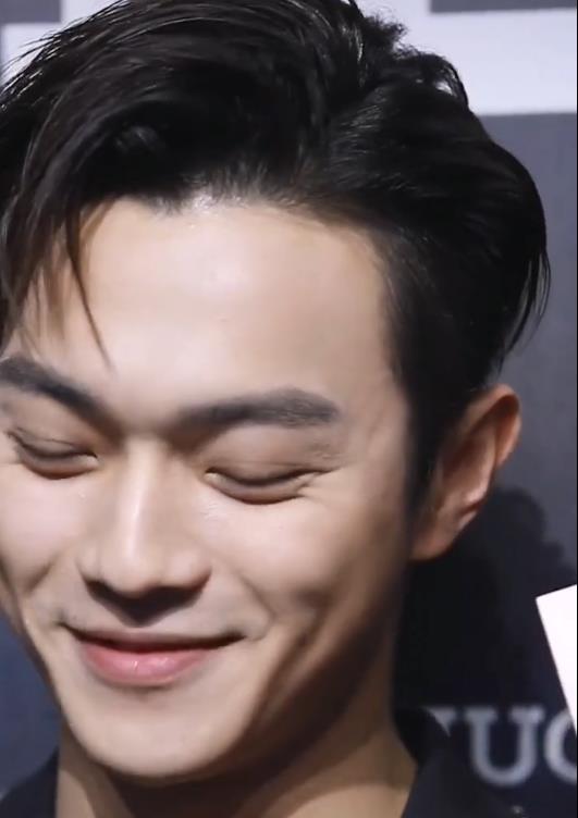 许凯|许凯线下被拍，27岁生图状态令人意外，网友：真是没想到