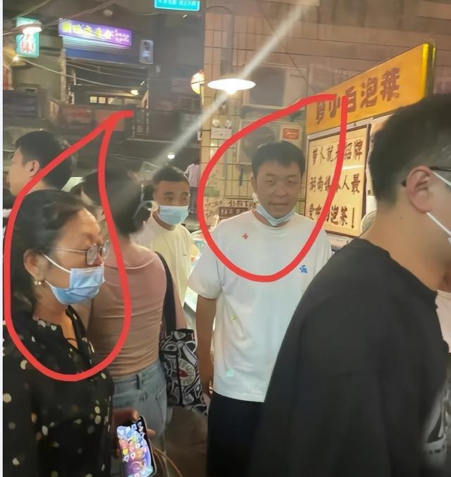 杜海涛 网友街头偶遇杜海涛，素颜+暴瘦的他，简直成了个小老头！