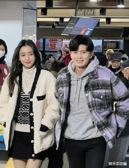 生图|32岁任嘉伦新剧“发福”,baby生图曝光后,网友:我姐回村看店了