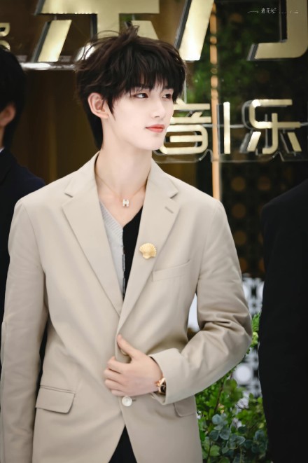 丁程鑫|《天天向上》首发丁程鑫的“24节气镜头”，这个荣誉本该属于快本