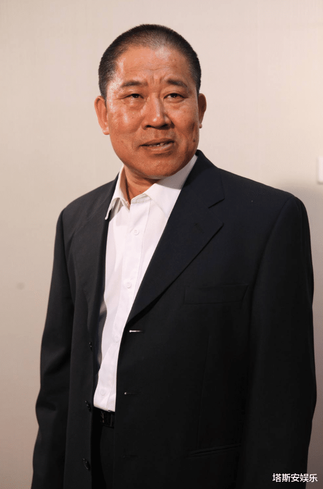 杜旭东|国家一级演员杜旭东，因“嘴歪”专演坏人，但妻女却都貌美如花