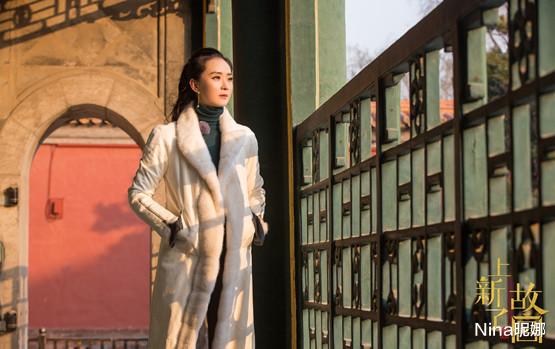 王艳豪宅里俯瞰北京风景，穿白毛衣配百万名表，婴儿肌肤白到发光
