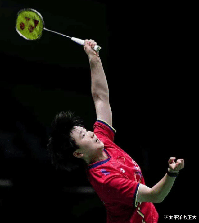 |3-0！中国队2连胜提前晋级8强，陈雨菲险遭爆冷，何冰娇狂轰21-2