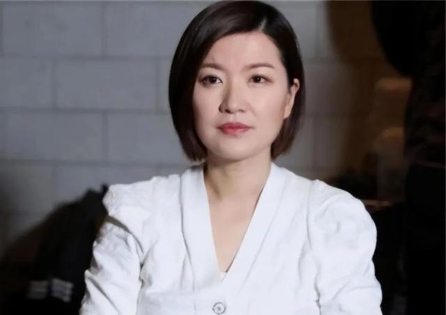 东方卫视|东方卫视美女主持陈蓉，因丑闻被迫转幕后，恐无望回归前台主持！