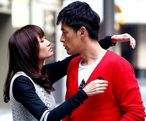 闫妮|她已经四十九岁了，但是她和很多小鲜肉都恋爱过，被称鲜肉收割机