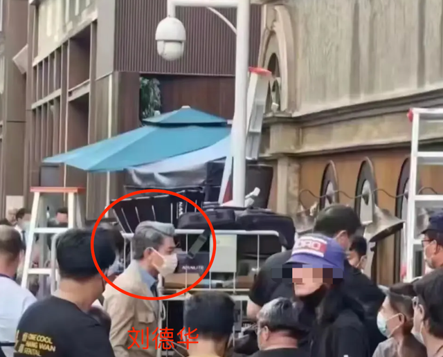 郑则仕|71岁郑则仕与刘德华合作,挺大肚腩稳站C位