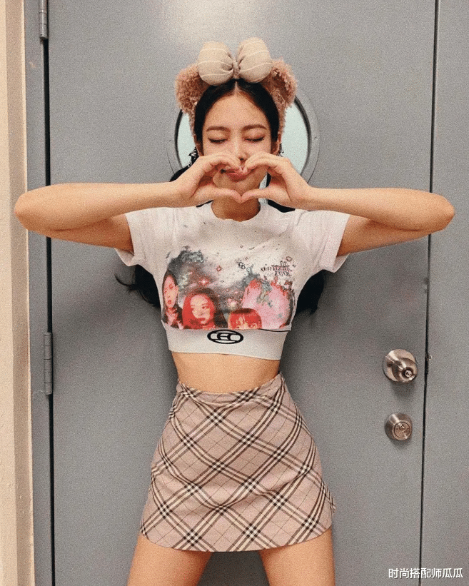 总穿T恤太无聊了，今年流行的是“渣女衫”，回头率高还洋气显瘦