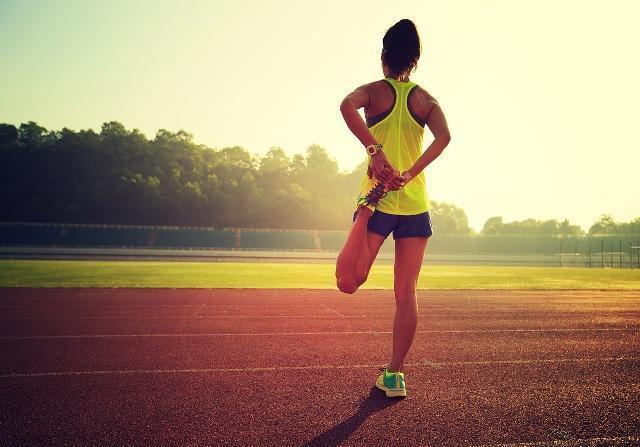跑步|那些坚持早上跑步、做饭,冲澡之后,再去上班的人会出现哪些变化