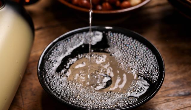 建议中老年人:手里再缺钱,也别喝这3种白酒,都是勾兑的