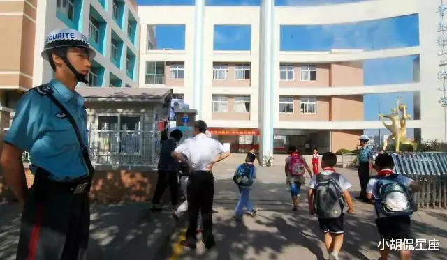 福建:捐100万被门卫拦下,无奈捐给其它学校,网友:人家不差钱