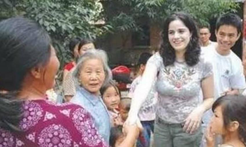 河南保安娶小10岁美国外教,语言不通基本不吵架,如今却有点后悔