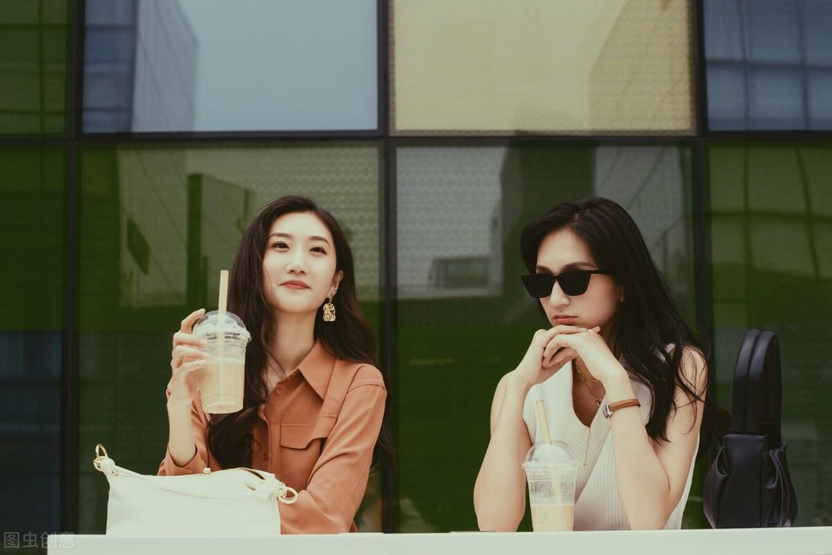 女子得知闺蜜和男友不正当关系,在婚礼上的操作,惊掉了一地眼球