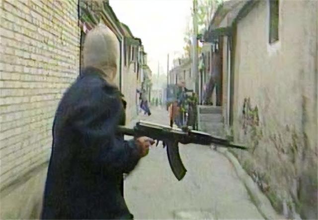 白宝山情人被判12年,出狱后记者问及白宝山,她含泪说了八个字