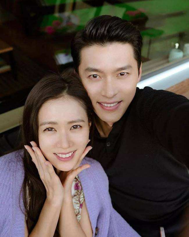 明星素颜|玄彬孙艺珍美国度蜜月后续!约会女性友人聚餐,吃不惯西餐吃韩餐