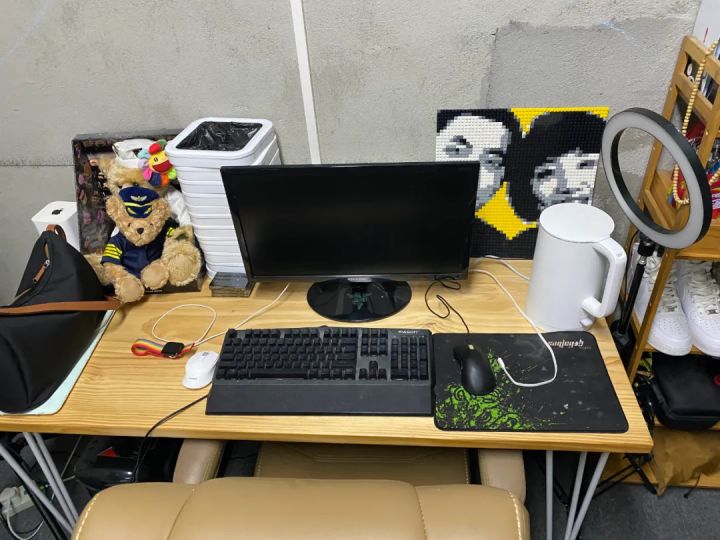 没钱装修，直接住进毛坯房，这对小夫妻的“赤贫风”意外火了