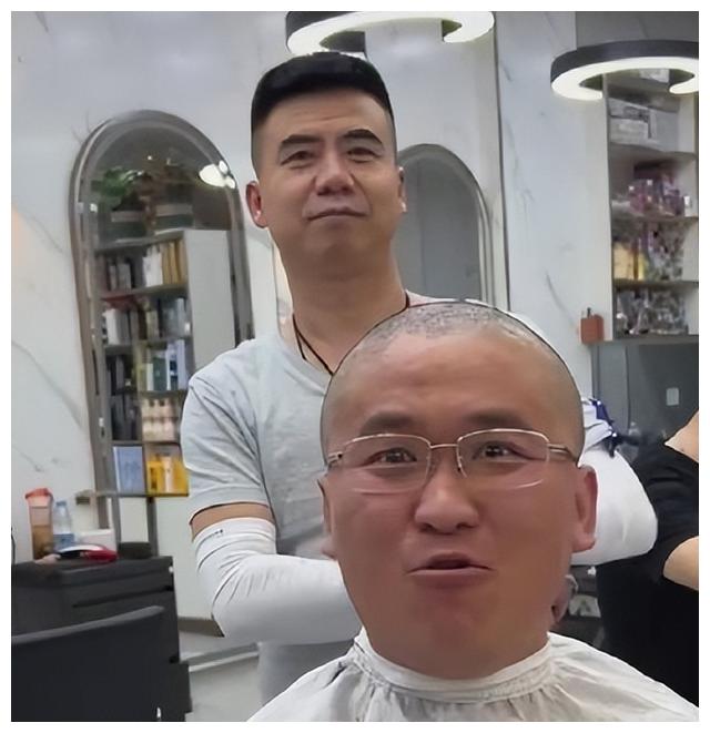 姜涛|网红姜涛自曝要退网了,请6位美女站台不赚钱,月入5万不够开销