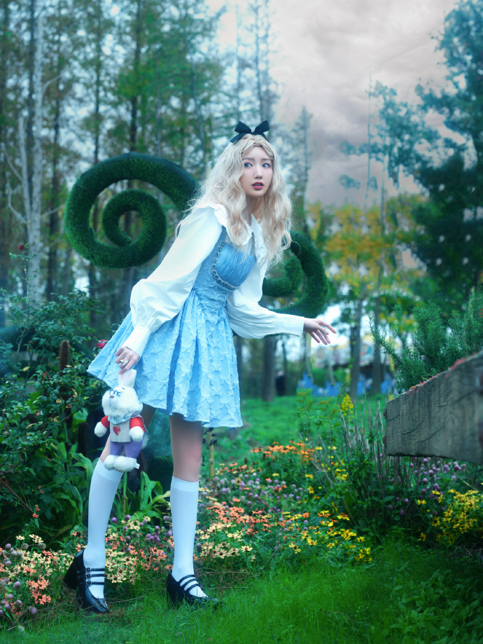 毛晓彤|毛晓彤化身爱丽丝,梦游仙境大片