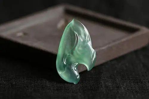 艺术品|随形翡翠的花样如此之多,有没有你想要的翡翠饰品呢?