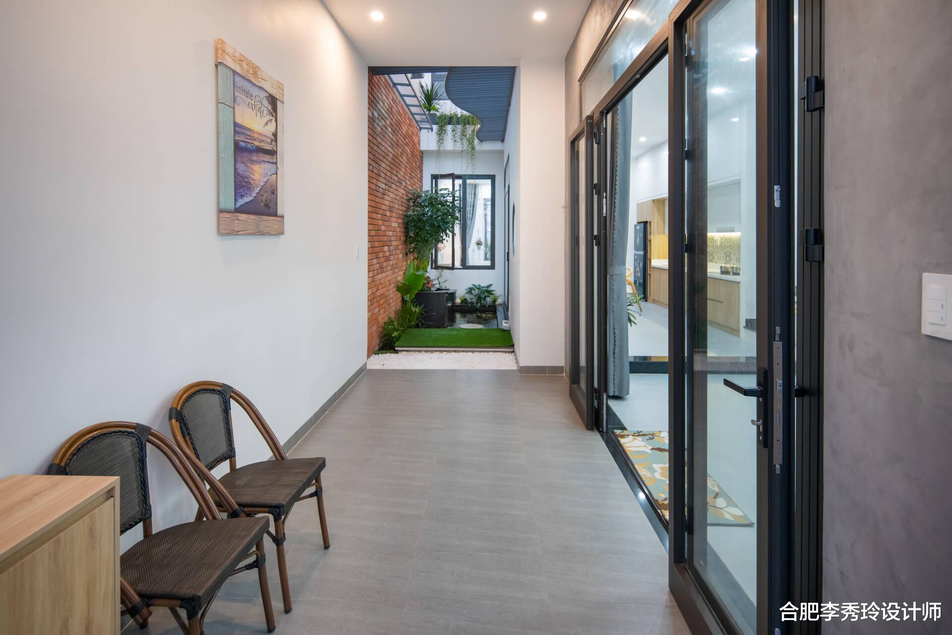 比起豪宅，我更喜欢这样的2层小楼，有院子露台，不豪华但很舒适