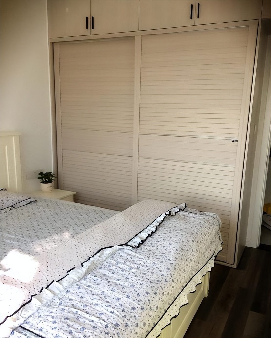 头一回见阳台防盗网这样装,太好看了,朋友看了竖起拇指点赞