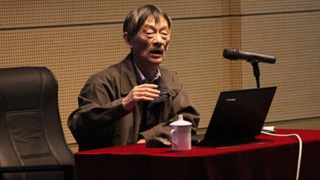 他是科学界中的“扫地僧”，穿布鞋上课，去世后却被美国这样评价