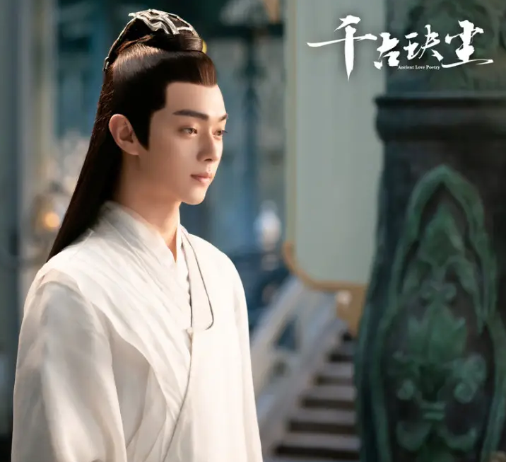 千古玦尘|《千古玦尘》还没出第二部，上古真神的衣服，就被隔壁雁回借走