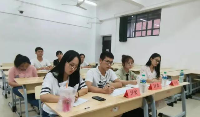 教师|20分考生进“教师招聘”复审,只为解决性别失衡?教育局作出回应