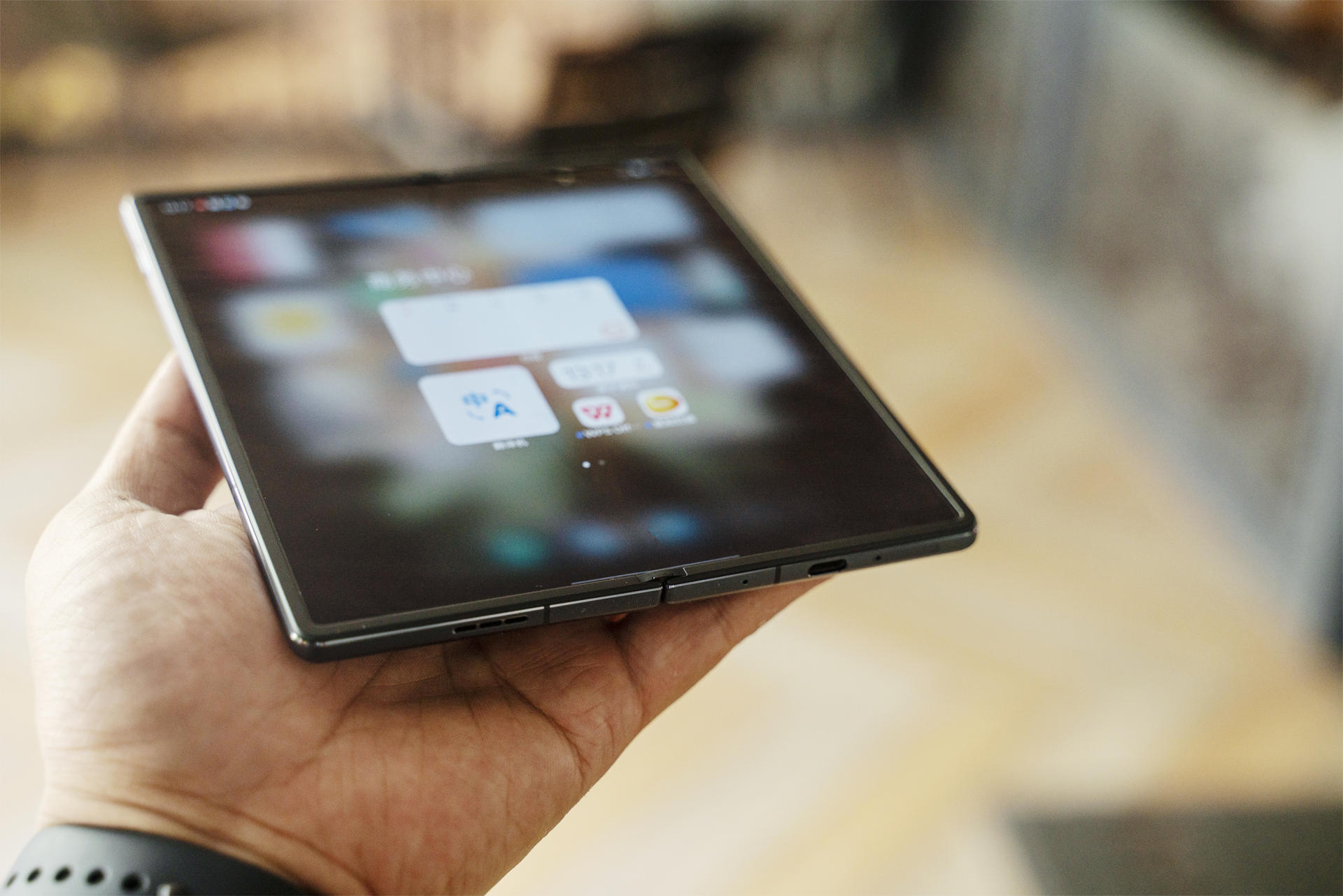 折叠屏|三管齐下，“消除”折痕！vivo X Fold折痕几乎无感