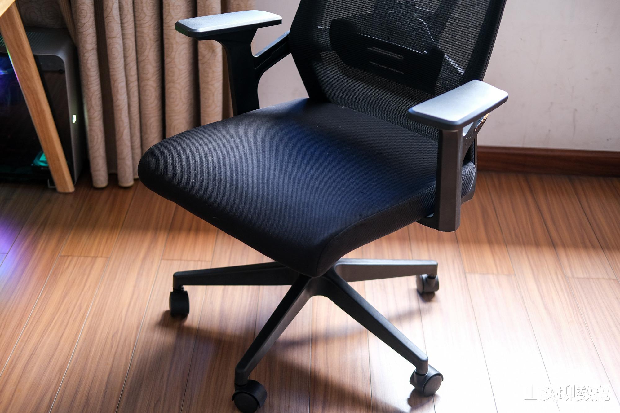 智商税|327元，宝华贝轩护腰电脑椅开箱：椅子何必要交“智商税”
