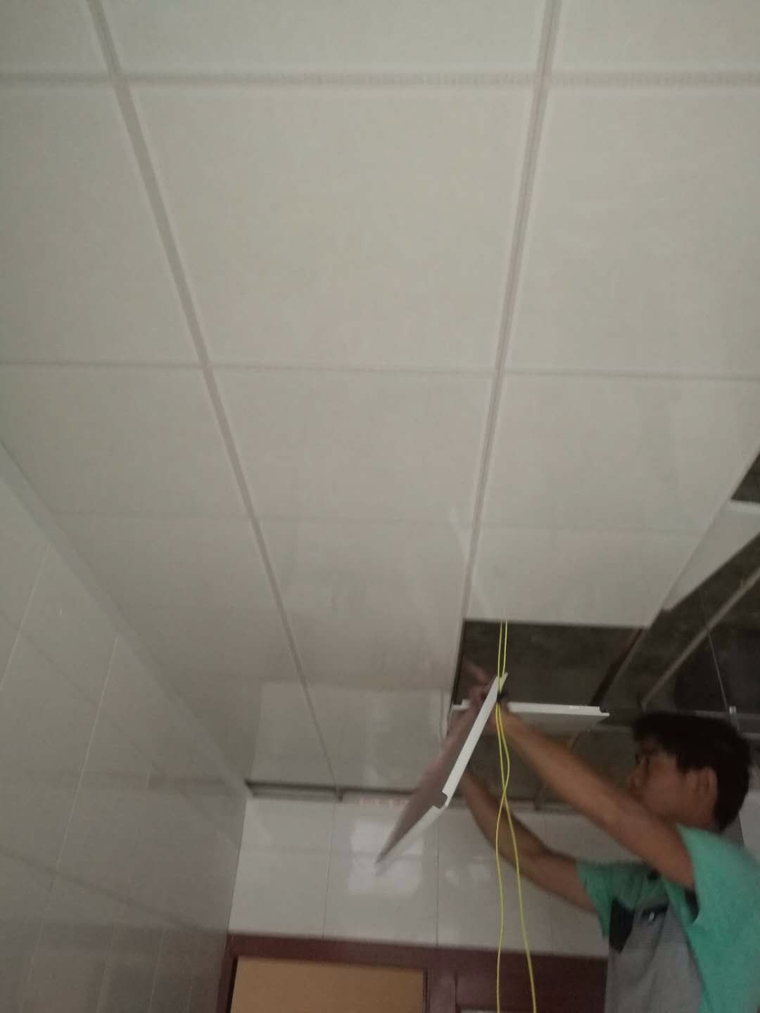 卫生间漏水就要重新装修?学会3个办法,轻松解决卫生间漏水问题