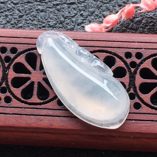 冰种翡翠|几百块就能买到冰种翡翠?殊不知成本才10几块,你中招了没有