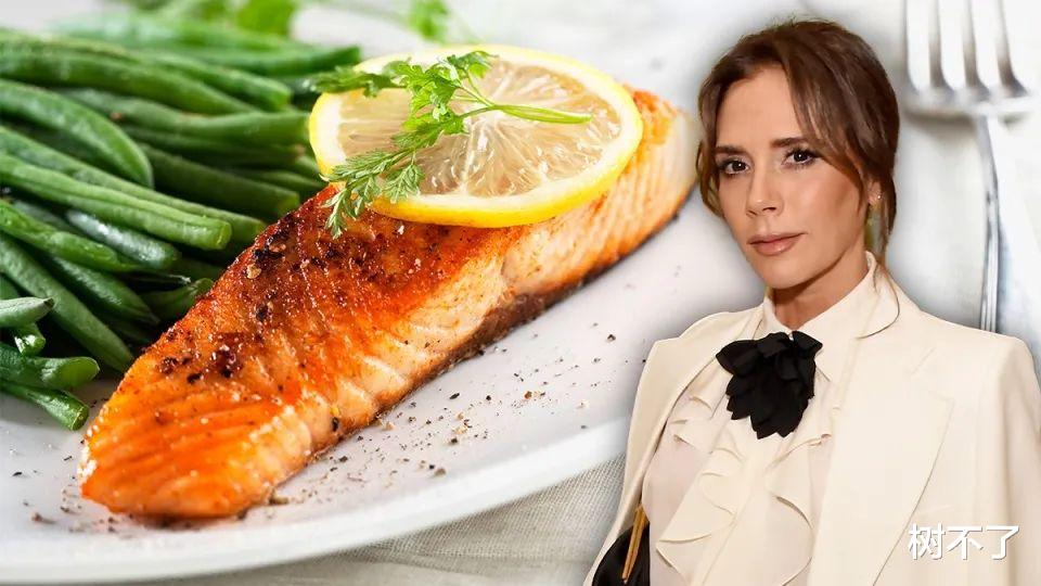 维多利亚·贝克汉姆|贝嫂称\追求瘦已过时\，网友：你可拉倒吧！