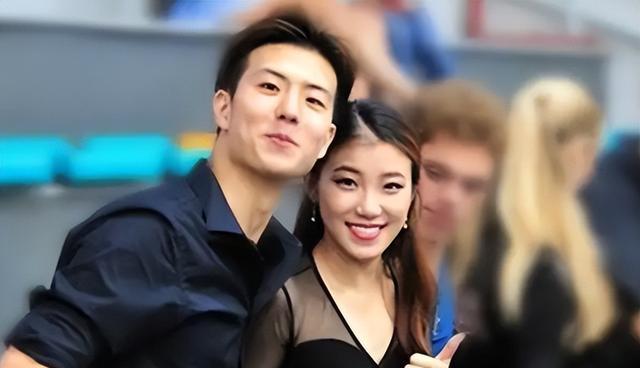 樊少皇|太般配！柳鑫宇被骗玩过山车，大呼队友是骗子，王诗玥乘机拍丑照