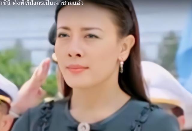 西拉米|西拉米强势复宠有迹可循,晒海报坐上御用座驾,倾世储妃或将回宫