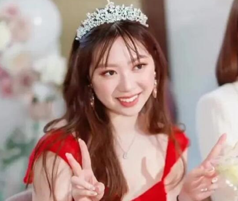 甄子丹|甄子丹女儿太会长!穿红裙戴王冠美成公主,继承妈妈超模基因超辣