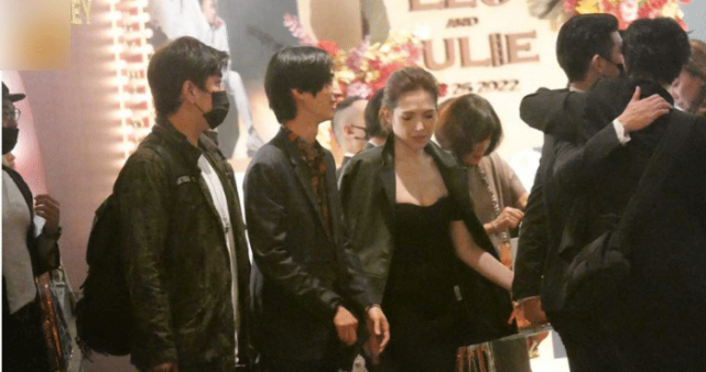 许玮甯|邱泽许玮甯甜蜜合照被曝光:陪老婆回娘家过年,与奶奶亲密出镜