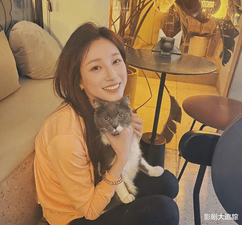 央视|央视美女马凡舒晒生活照,健身照秀大长腿,上万手机挂金墩墩慕了